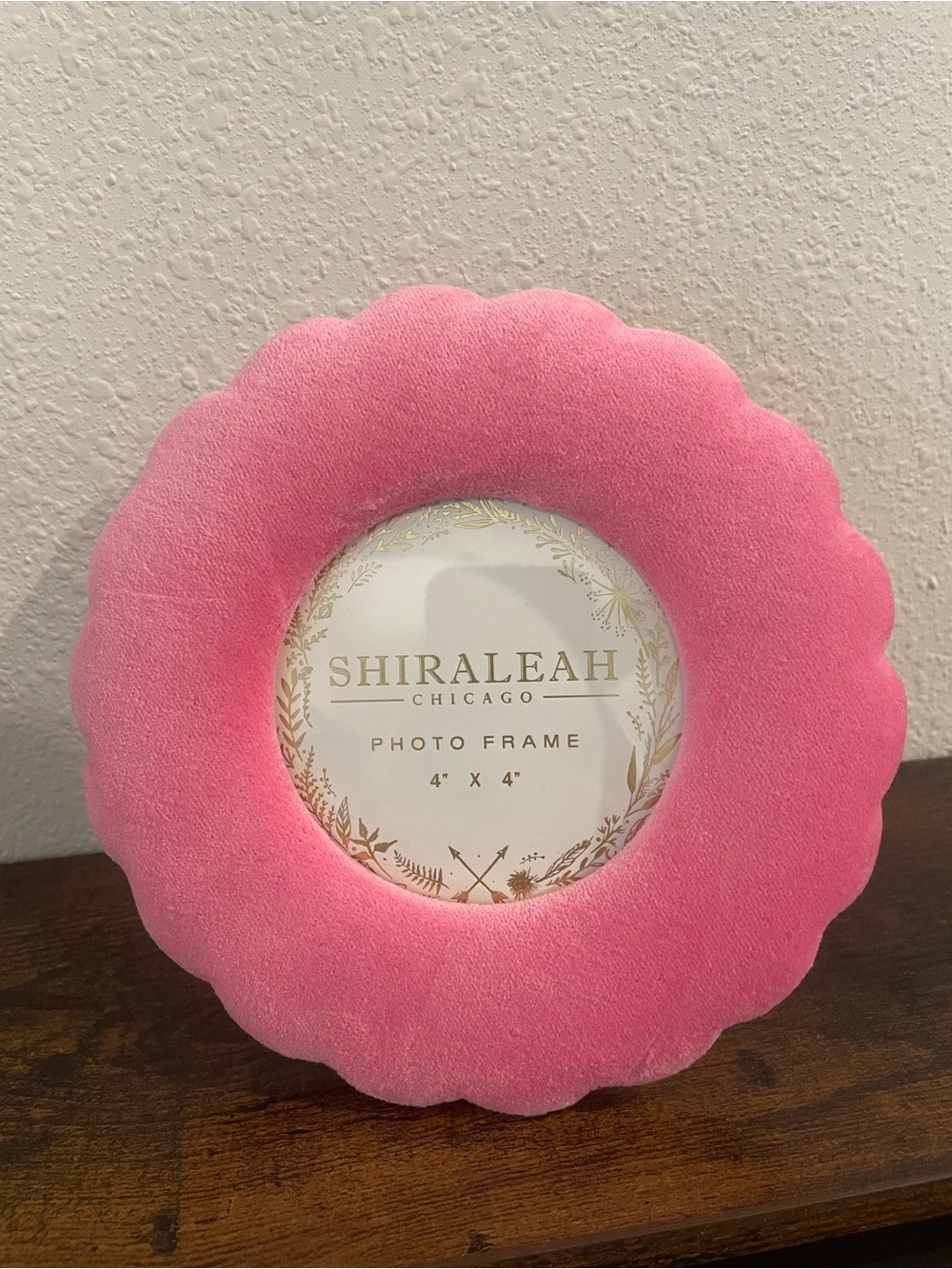 Shiraleah Elle Pink Round Velvet Photo Frame